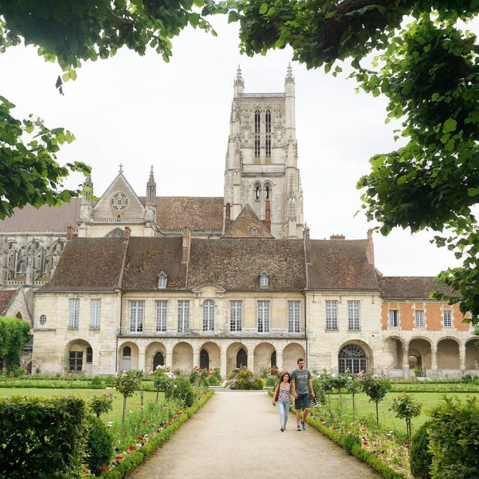 Looking for day trips from Paris? Meaux is a great one to add to the list.