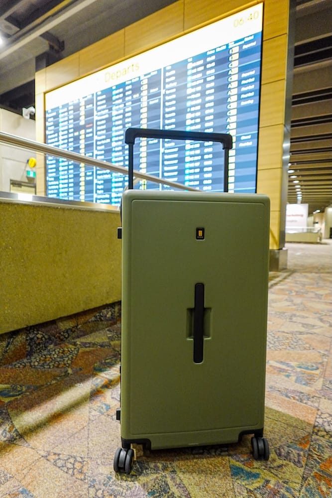Level8 Voyageur 28 Luggage Case in Dark Olive
