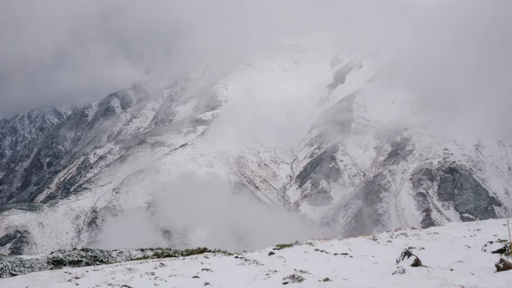 Snow and low hanging clouds in Murodo on the Alpine Route 