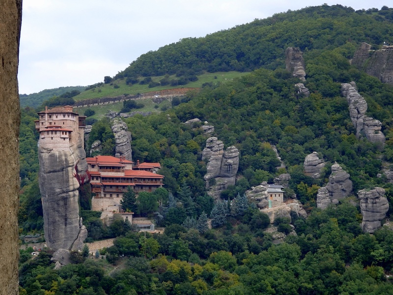 Absolutely epic monastery views from a hike we didi in Meteora, Greece 