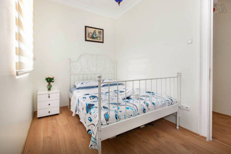 AirBnB apartment in Istanbul, Turkey featuring a nice bed in a small bedroom with spartan decorations 