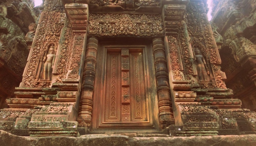 Banteay Srei: The Pink Sandstone Temple of Angkor, Cambodia: Carved doorway at Banteay Srei
