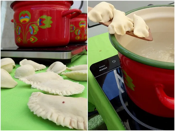 Boiling pierogi in the pot and cooking them to perfection during our pierogi cooking class in Warsaw Boiling pierogi in the pot and cooking them to perfection during our pierogi cooking class in Warsaw