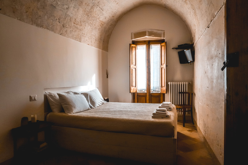 Cave hotels in Matera - where to stay in Matera, Italy. Cave hotels in Matera - where to stay in Matera, Italy.