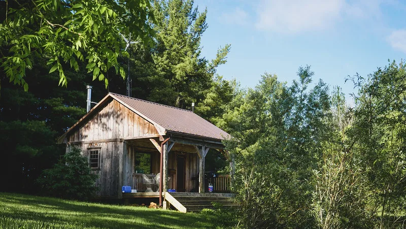 Cozy off-grid cabin stay near Toronto in Ontario from a unique and distinct vantage point Cozy off-grid cabin stay near Toronto in Ontario from a unique and distinct vantage point