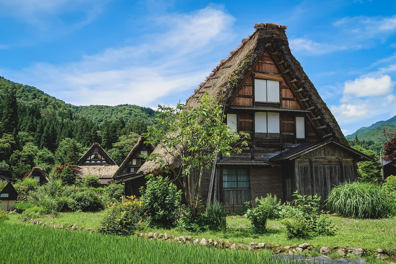 Day Trip to Shirakawa-go: Visiting the Most Beautiful Village in Japan!