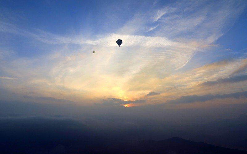 Enjoy travel in Costa Brava with a hot air balloon flight for beautiful and unique vantage points and adventure 