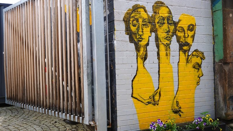 Four headed art installation yellow and distinct in Glasgow, Scotland Four headed art installation yellow and distinct in Glasgow, Scotland