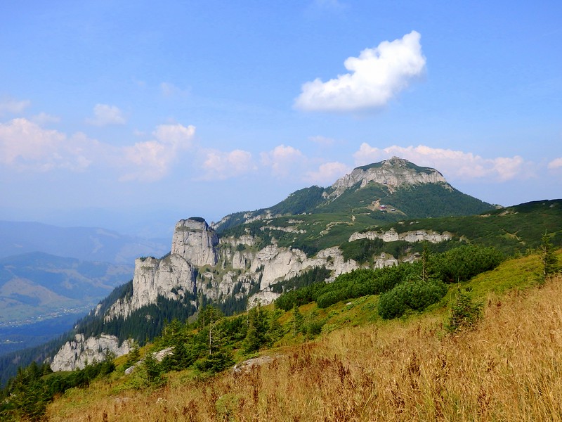 Hiking to Cabana Dochia in Romania where we had majestic viewpoints with 360 degree views in all directions 