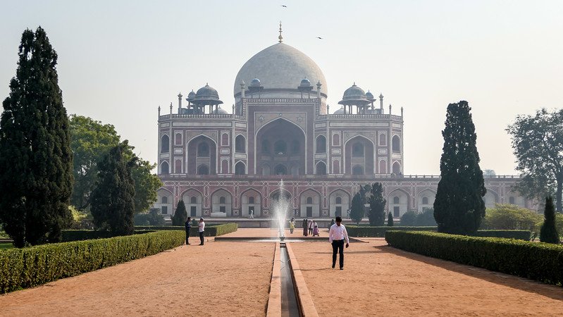 Humayun’s Tomb in Delhi, India, a UNESCO World Heritage Site blending Mughal, Indian, and Persian architecture with grand gardens and a central dome