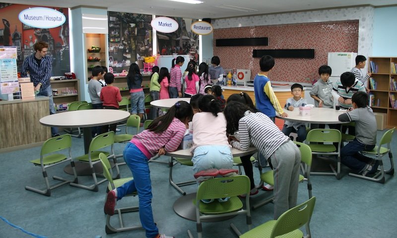Interactive English classroom setting in South Korea to learn English Interactive English classroom setting in South Korea to learn English