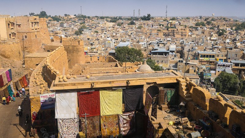 Jaisalmer was the second stop on our India travel itinerary with incredible walls and laundry views