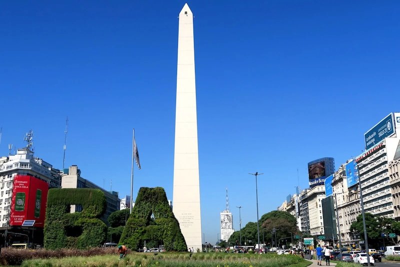 My first impressions of Buenos Aires, Argentina and what makes the city unique including views from the Obelisque on 9 de Julio avenue 