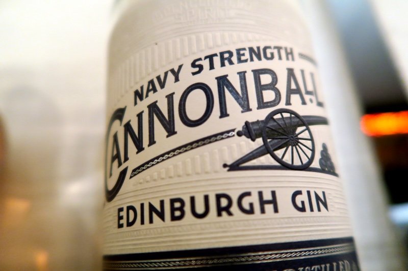 Navy strength cannonball gin Edinburgh gin macro details in Scotland 