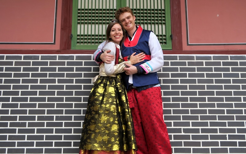 Nomadic Samuel and Audrey Bergner That Backpacker dressed up in hanbok in Seoul, South Korea 
