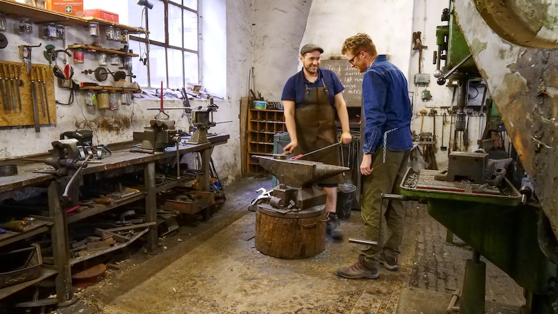 Nomadic Samuel forged in fire learning how to make a fire poker in Germany 