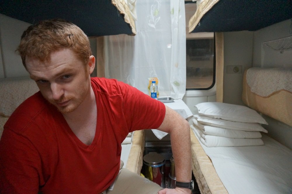 Nomadic Samuel train ride to Guilin in China just waking up on the sleeper birth 