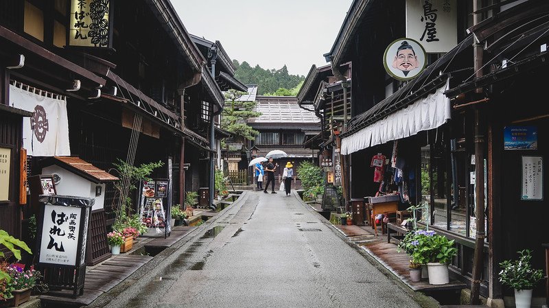 One of the best things to do in Takayama is take a walk down Sanmachi Suji for a slice of traditional Japan