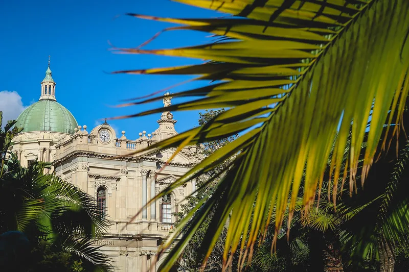 Pompei is centrally located and offers shorter commutes which made it appealing when deciding where to stay with distinct architectural views here