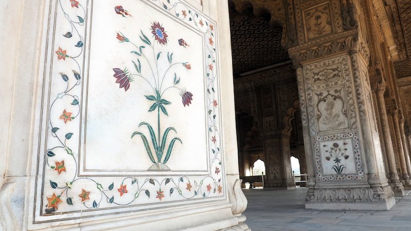 Close-up of intricate floral marble inlay on Mughal columns inside the Red Fort in Delhi, India, showcasing Persian-inspired architecture and craftsmanship