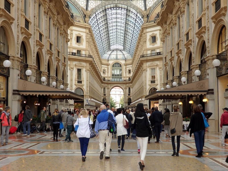 Shopping for the latest fashion in Milan, Italy Shopping for the latest fashion in Milan, Italy