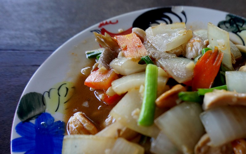 Stir-fry with chicken, cashew nuts and vegetables that we made in Chiang Mai at our cooking class 