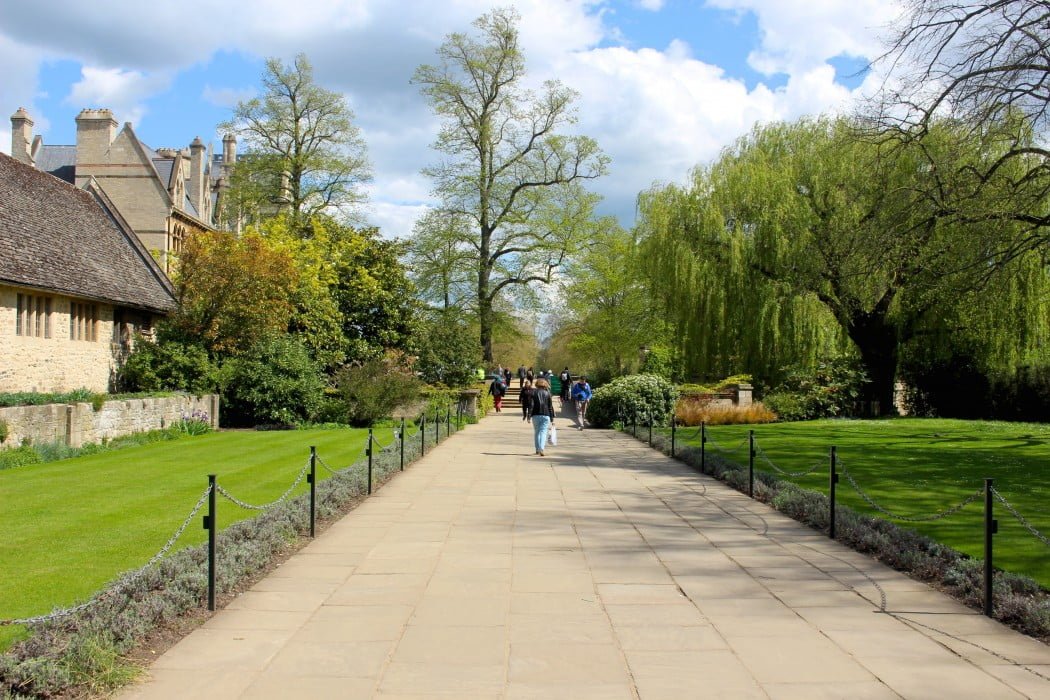 Taking a walk around Oxford, England with a stroll down a quiet area on a day trip from London, UK 