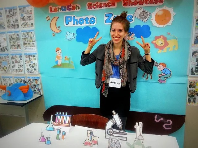 Teaching English overseas pros and cons with That Backpacker Audrey Bergner teaching in South Korea 