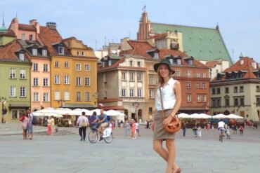 That Backpacker Audrey Bergner enjoying every minute of visiting Warsaw, Poland looking stylish and happy