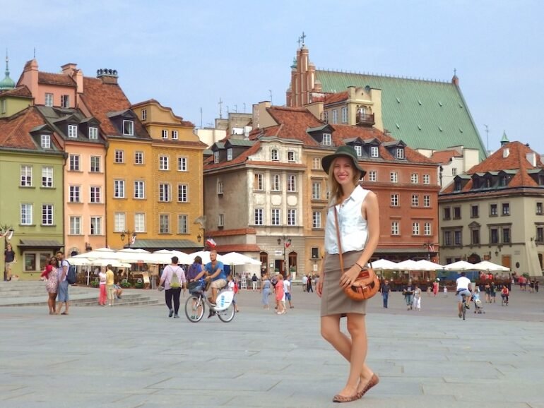 That Backpacker Audrey Bergner enjoying every minute of visiting Warsaw, Poland looking stylish and happy