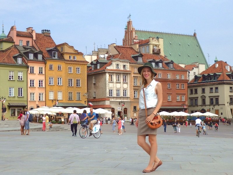 That Backpacker Audrey Bergner enjoying every minute of visiting Warsaw, Poland looking stylish and happy 