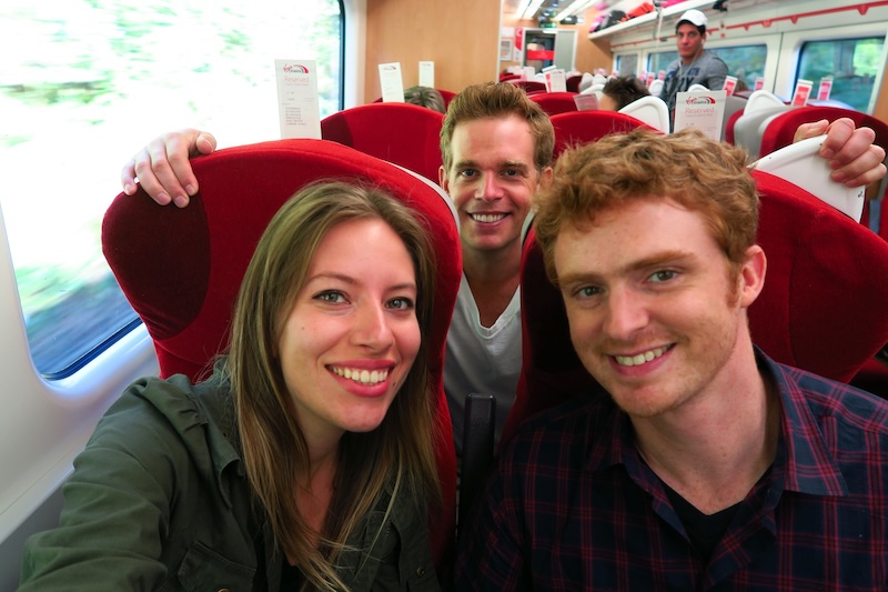 That Backpacker Audrey Bergner and Nomadic Samuel taking the train with friends in Scotland That Backpacker Audrey Bergner and Nomadic Samuel taking the train with friends in Scotland