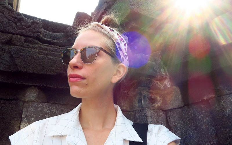 That Backpacker Audrey Bergner dressed modestly to visit temples in Indonesia 