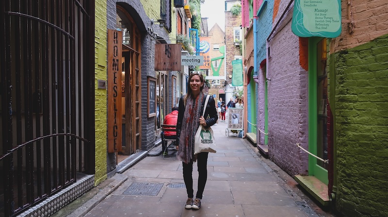 That Backpacker Audrey Bergner eager, willing and able to explore London by foot to check out its art scene from head to toe That Backpacker Audrey Bergner eager, willing and able to explore London by foot to check out its art scene from head to toe