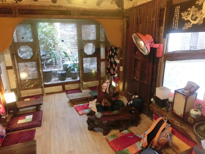 That Backpacker Audrey Bergner enjoying the inside of the Shin Old Tea House in Insadong 신옛찻집 whilst sipping on tea