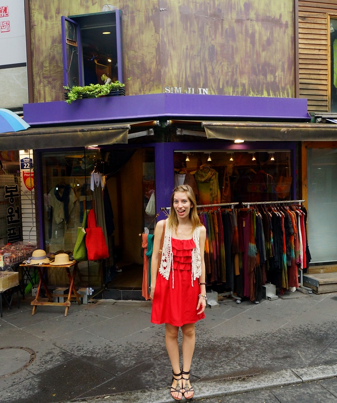 That Backpacker Audrey Bergner in Insadong, Seoul, South Korea enjoying the culture, shopping and atmosphere of the neighborhood