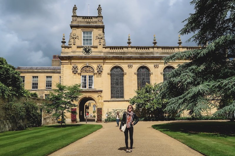 That Backpacker Audrey Bergner out and about enjoying architecture in Oxford during fall season in Europe That Backpacker Audrey Bergner out and about enjoying architecture in Oxford during fall season in Europe
