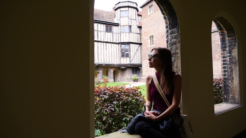 That Backpacker Audrey Bergner stylish in Cambridge posing by an archway window whilst visiting in autumn in Europe That Backpacker Audrey Bergner stylish in Cambridge posing by an archway window whilst visiting in autumn in Europe