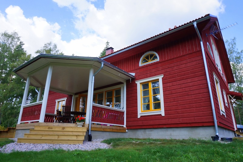 The cutest red Finnish summer cottage makes for the ultimate accommodations this time of year in Finland 