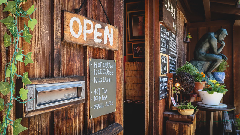 There are lots of cute cafes to visit in Shirakawa Village with hot coffee, iced coffee, iced latte, hot tea, iced tea and orange juice in Japan. There are lots of cute cafes to visit in Shirakawa Village with hot coffee, iced coffee, iced latte, hot tea, iced tea and orange juice in Japan.