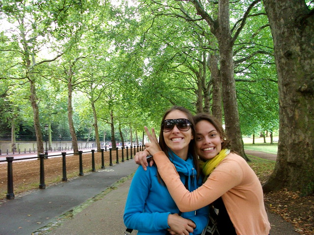 Travelling with sisters in London, England with big hugs shared along the way to great memories 